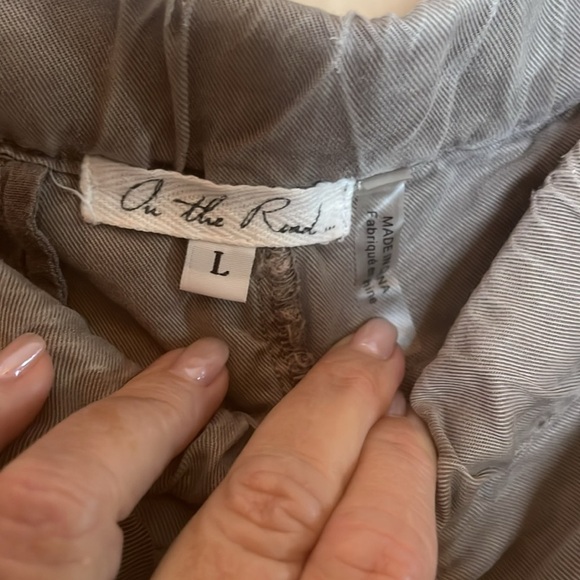 On The Road women’s khaki / Gray Joggers size large - preowned - Picture 3 of 9
